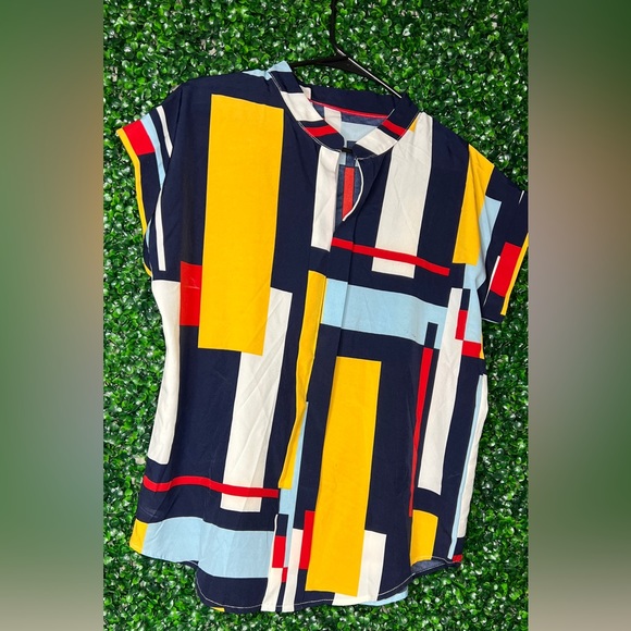 Medium abstract multi color shirt - Picture 2 of 3